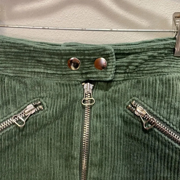 Lulus woman’s corduroy mini green skirt - Picture 3 of 12